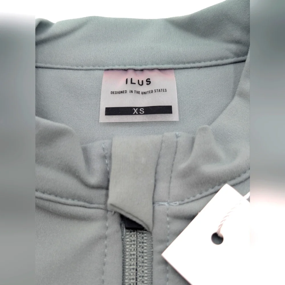 NWT ILUS Essential  Size XS Sea Foam High Neck Crop Top Front Zip It All In Bra - Picture 10 of 17